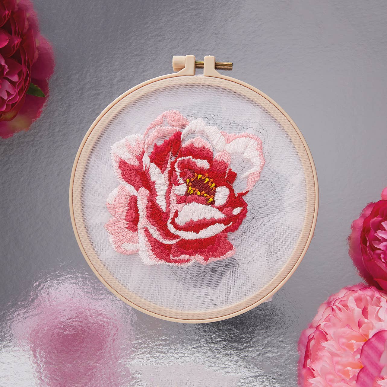 Simply Make Embroidery Kit - Peony