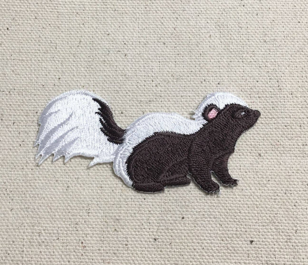 Skunk - 3" - Facing Right - Iron on Embroidered Patch